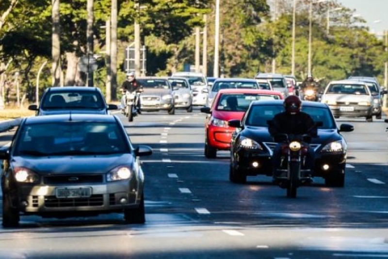Quase 15 mil motoristas são multados por não ligar farol baixo de dia
