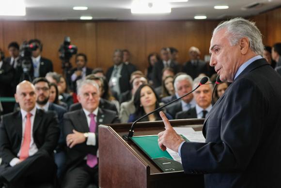 Temer rebateu críticas de que a PEC dos gastos públicos vai diminuir recursos para as áreas de saúde e educação foto: Beto Barata/PR - Beto Barata Temer rebateu críticas de que a PEC dos gastos públicos vai diminuir recursos para as áreas de saúde e educação foto: Beto Barata/PR - Beto Barata