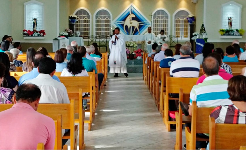 Logo no início da manhã desta sexta, às 6h, foi realizada a “Missa da Aurora”, presidida pelo pároco da Paróquia Nossa Senhora Aparecida, padre Júlio Silva - Danielle Leduc/JPNEWS