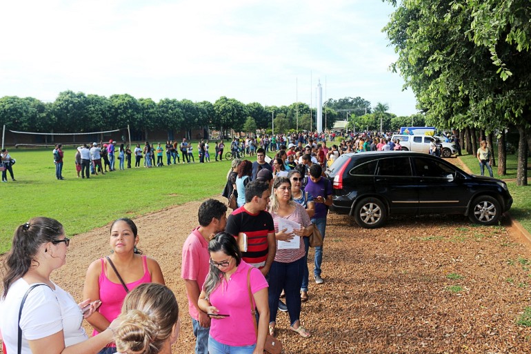 Vagas para filial do supermercado Carrefour em Três Lagoas atraíram muitos desempregados - Danielle Leduc/JPNews