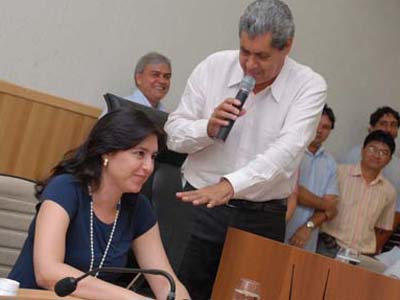 André retorna ao comando do governo que esteve sob responsabilidade de Simone Tebet -