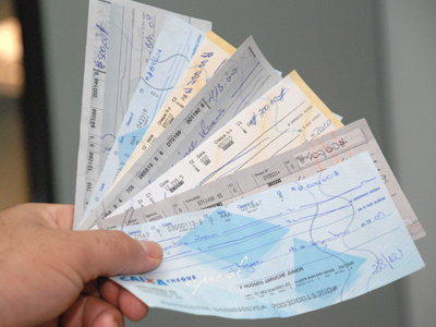 Cheques continuam sendo opção para consumidores efetuarem pagamentos à prazo -