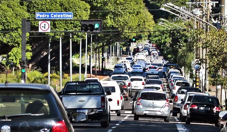 Quem for flagrado sem o pagamento em dia recebe uma multa gravíssima no valor de R$ 293,47