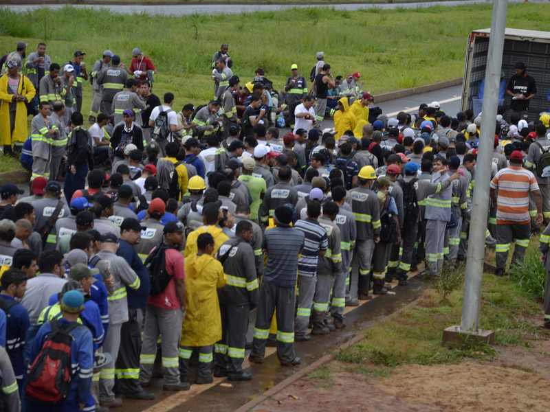 Muitos trabalhadores alegaram que foram surpreendidos com a decisão do consórcio - Arquivo/JP