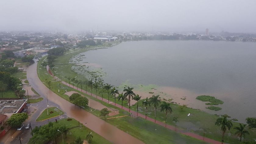 Alagamento na circular da Lagoa Maior, em Três Lagoas, nesta segunda-feira (8) - Tiago Vargas/Arquivo Pessoal