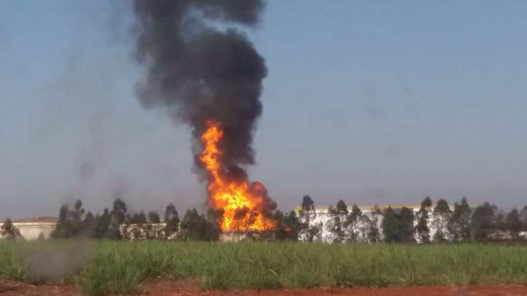 Incêndio atinge tanque de 100 mil litros de etanol - Imagem cedida