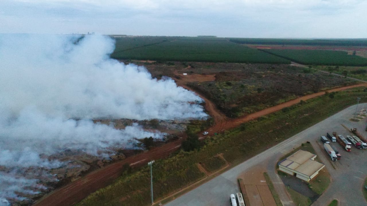 Incêndio atinge área externa da empresa, sem risco às fábricas de celulose - Imagem cedida