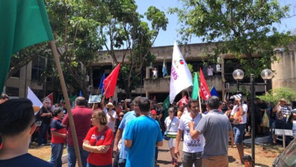 Professores protestaram na sede da governadoria e na Sec. Estadual de Educação - Israel Espindola/CBN