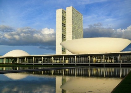 Proposta que reduz benefícios de políticos avança no Senado - Foto: Agência Patríca Galvão