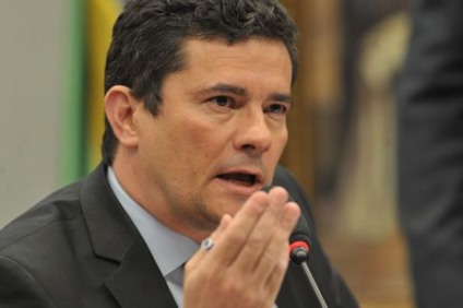 “A portaria não muda o feitio generoso de nossa lei de imigração, mas visa vedar o ingresso no Brasil de estrangeiros suspeitos da prática de crimes extremamente graves, entre eles terrorismo e o crime de tráfico de pessoas”, disse Moro. - Foto: Arquivo/Agência Brasil