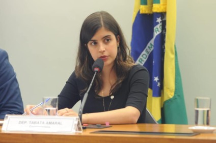 A deputada Tabata Amaral (PDT/SP) e mais 7 deputados  que votaram a favor da reforma da Previdência foram suspensos pelo partido - Foto: Arquivo Pessoal/Facebook
