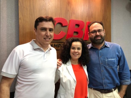 Engenheiro Civil e instrutor Senai, Mario Peruzzi Neto, apresentadora, Luciane Mamoré e gerente escola senai da construção, Roger Benites - Foto: Beatriz Magalhães/CBN Engenheiro Civil e instrutor Senai, Mario Peruzzi Neto, apresentadora, Luciane Mamoré e gerente escola senai da construção, Roger Benites - Foto: Beatriz Magalhães/CBN