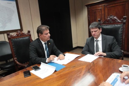 O senador Nelsinho Trad (PSD/MS) se reuniu com o ministro da Infraestrutura, Tarcisio Gomes de Freitas - Foto: Divulgação/Assessoria