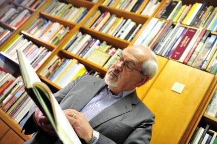Doutor em Letras, Luiz Antônio de Assis Brasil publicou diversos romances e algumas de suas histórias foram adaptadas para o cinema - Foto: Divulgação/Assessoria