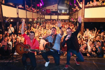 Trio está há mais de 20 anos no cenário musical - Foto:Divulgação/Bartholomeu