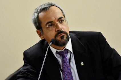 O ministro Weintraub será submetido a questionamentos no momento em que o prédio do Ministério da Educação stá cercado por homens da Força Nacional. - Foto: Divulgação/ Casa Civil-PR