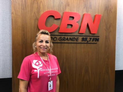 Presidente da REDE feminina de Combate ao Câncer, Magda Braz, destacou as ações que serão realizadas no Outubro Rosa - Foto: Luciene Arakaki/CBN