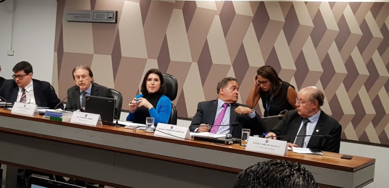 Simone afirma que Brasil têm “urgência na aprovação das reformas estruturais” - Foto: Márcia Paravizzi/CBN