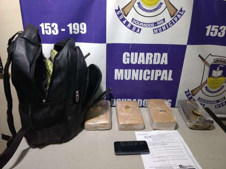 Rapaz é preso em Dourados com mais de R$ 100 mil em drogas - Foto: Osvaldo Duarte