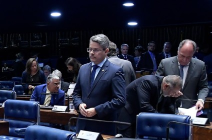 O texto aprovado foi o substitutivo do relator, senador Alessandro Vieira (Cidadania-SE), e agora volta para análise da Câmara dos Deputados - Foto:Waldemir Barreto/Agência Senado