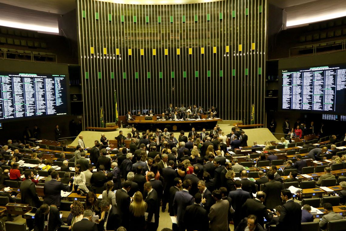 O presidente da Câmara, Rodrigo Maia (DEM-RJ), acredita que o texto poderá ser votado em dois turnos antes do recesso parlamentar. - Foto:Wilson Dias/Agência Brasil O presidente da Câmara, Rodrigo Maia (DEM-RJ), acredita que o texto poderá ser votado em dois turnos antes do recesso parlamentar. - Foto:Wilson Dias/Agência Brasil