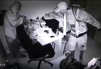 Nas imagens é possível ver ação dos bandidos que usaram lanterna e isqueiro - Imagem cedida