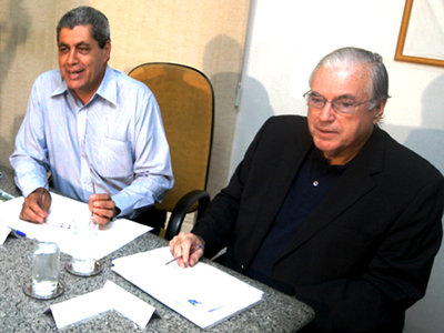 Ex-ministro Marcus Vinicius Pratini de Moraes, com o governador André Puccinelli, quando foi presidente do Conselho Extraordinário de Relações Nacionais e Internacionais -