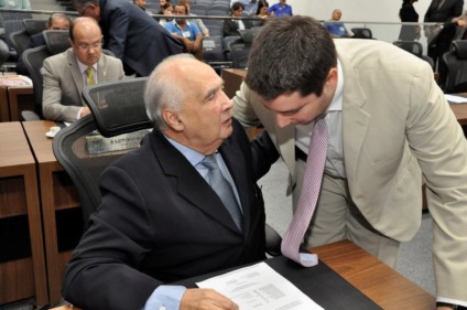 Londres teve que chamar o grupo para apaziguar a situação, dentre os integrantes que ameaçaram a sair foi o deputado estadual João Henrique - Luciana Nassar/ALMS