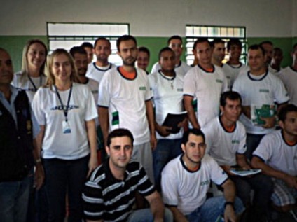 Diretor do EPPar, equipe do Senai e alunos do curso. - Divulgação Diretor do EPPar, equipe do Senai e alunos do curso. - Divulgação