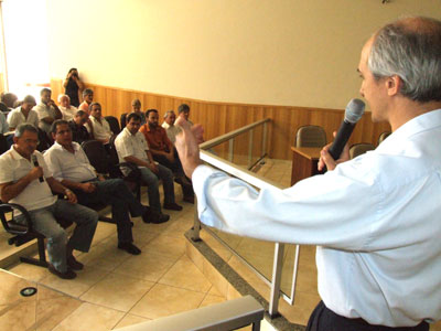 Gilmar Meneguzzo durante apresentação aos secretários -