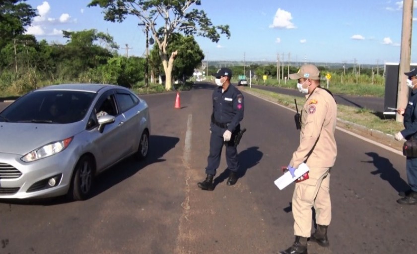 Barreira sanitária permanece na divisa entre MS e SP, na orientação dos condutores