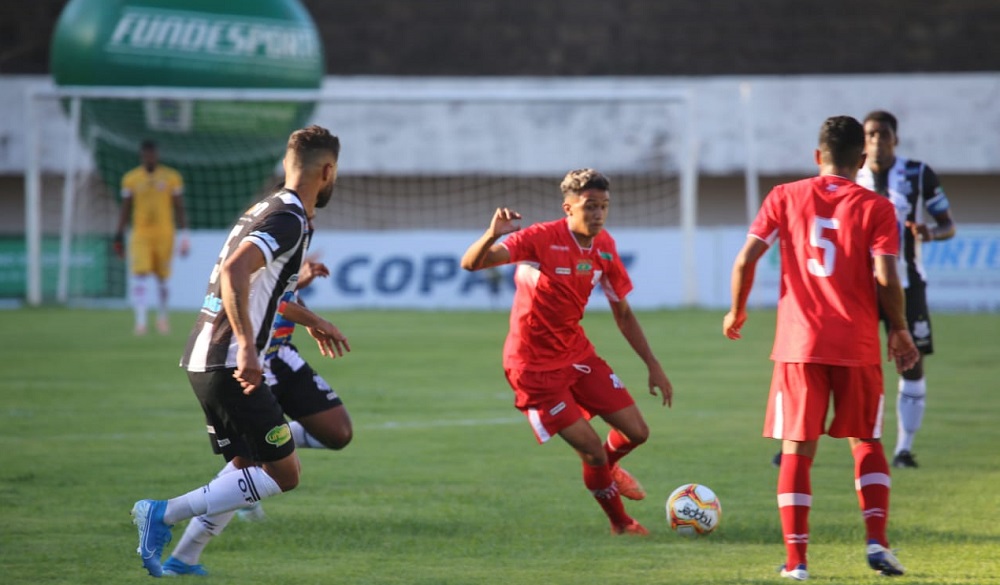 No último confronto, o Comercial venceu o Galo por 2x0, com direito a gol contra - Foto: Arquivo Operário