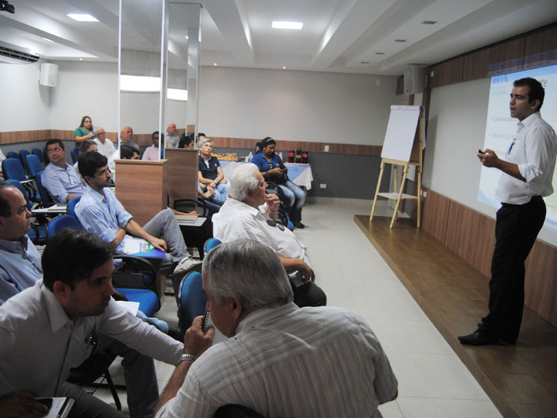 Eduardo Ottoni durante apresentação do balanço do HA - Elias Dias