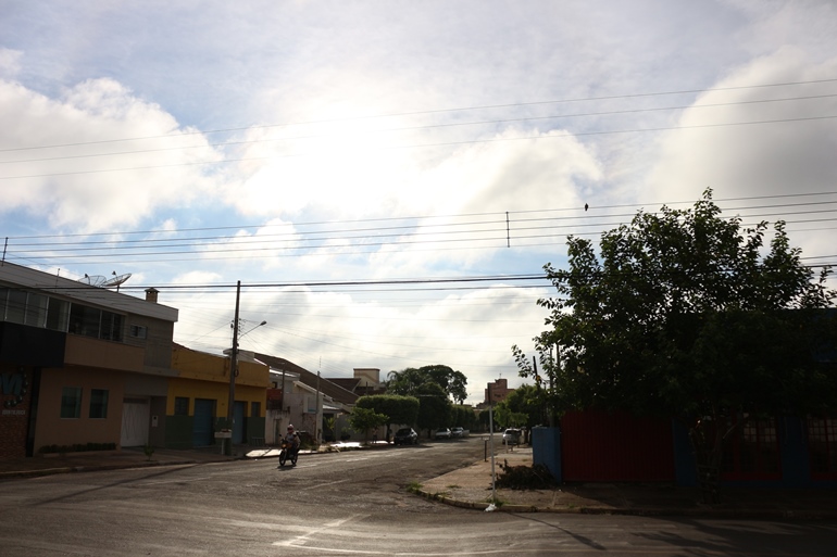 Dia amanhece com céu aberto, mas previsão é de chuva - Hugo Leal/JPNEWS