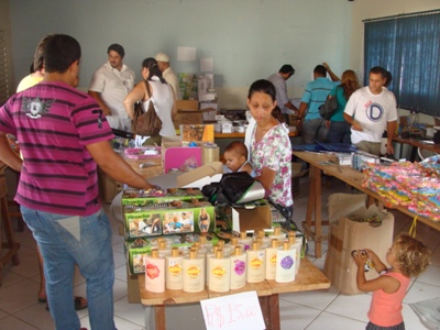 Venda de produtos é realizada em uma sala na Apae -