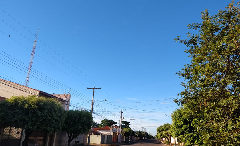 Três Lagoas amanheceu com céu azul e muito calor - Danielle Leduc