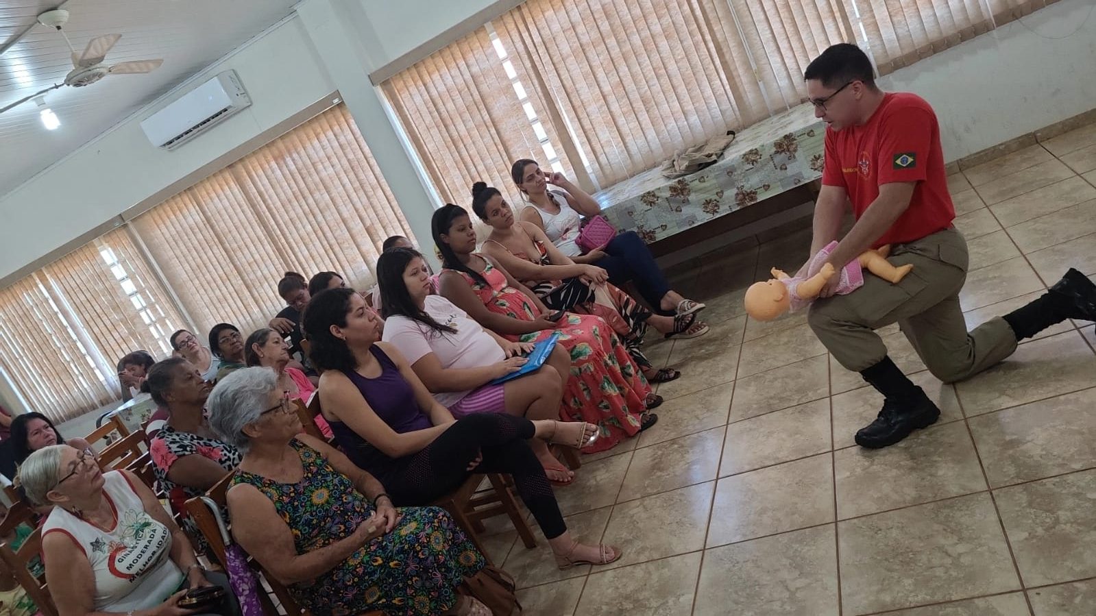 Além das gestantes, idosos e outros usuários do CRAS também participaram 