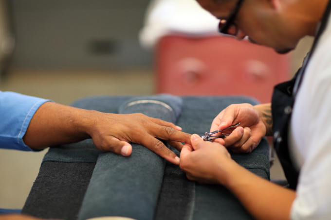 8 hábitos que você deve evitar para manter suas unhas fortes e saudáveis 8 hábitos que você deve evitar para manter suas unhas fortes e saudáveis