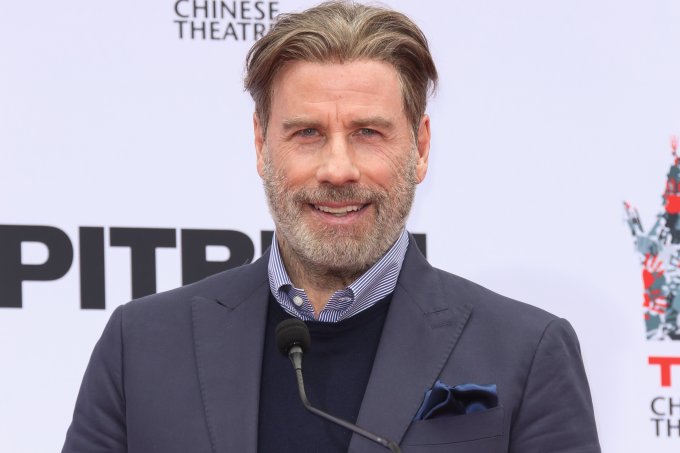 John Travolta aparece com novo visual e choca o público