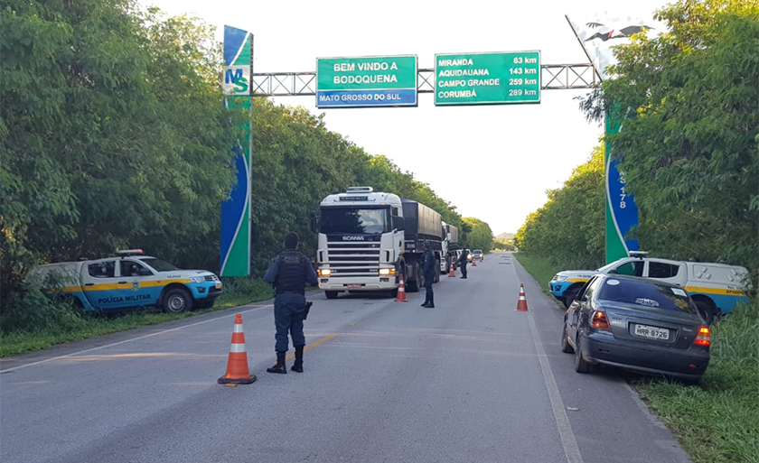 Na operação foram empregados 40 policiais militares diariamente distribuídos em bases fixas e 15 equipes volantes - Divulgação/BPMRv