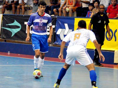 Neto é o capitão do time de futsal três-lagoense -