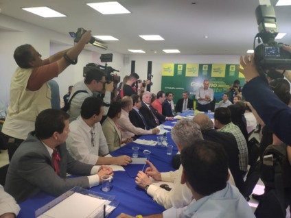 Reunião contou com secretários estaduais e municipais, além de deputados estaduais, que lotaram o encontro - Gabi Couto/CBN Reunião contou com secretários estaduais e municipais, além de deputados estaduais, que lotaram o encontro - Gabi Couto/CBN