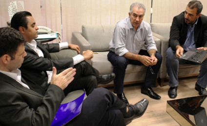 Governador e diretores discutem instalação de fábrica de papel - Divulgação Governador e diretores discutem instalação de fábrica de papel - Divulgação