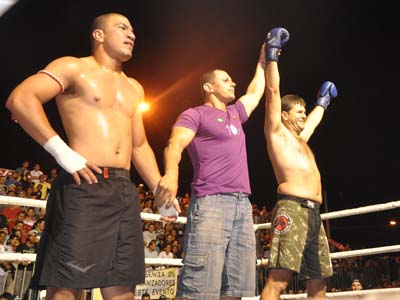 No sábado, Ortiz manteve seu cinturão - No sábado, Ortiz manteve seu cinturão -