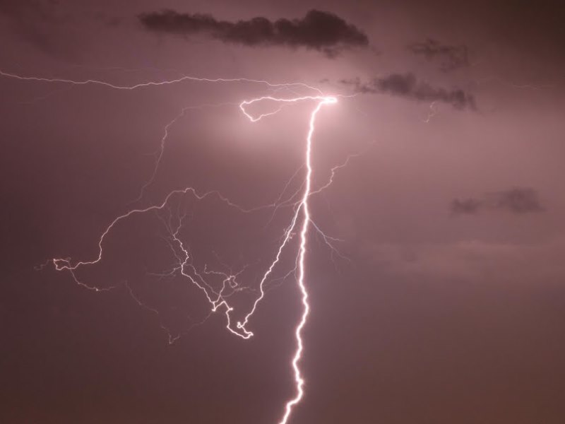 Temporal caiu sobre Três Lagoas, no último domingo, e houve registro de mais de 10 mil raios - Divulgação