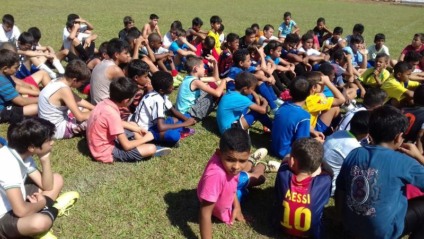 Jovens de 11 a 20 buscam o sonho do futebol profissional - Jair Fernandes Jovens de 11 a 20 buscam o sonho do futebol profissional - Jair Fernandes