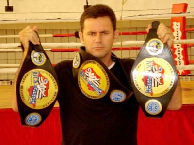 O desafio será realizado nas regras do kickboxing, mas isto não trará vantagens ao três-lagoense - O desafio será realizado nas regras do kickboxing, mas isto não trará vantagens ao três-lagoense -