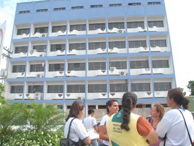 Atualmente, a Prefeitura conta com aproximadamente 3.500 funcionários, sendo quase 1.800 concursados e estáveis, e os demais contratados -