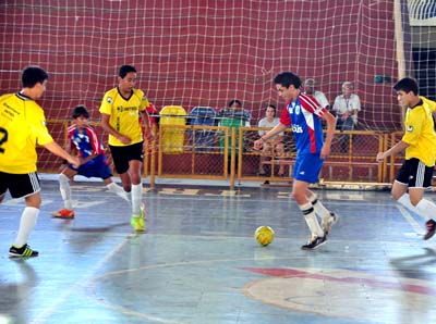 Bola começa a rolar no Ginásio de Esportes às 13h30 -