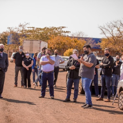 Protesto em frente a prefeitura reuniu mais de 500 pessoas - Foto: Divulgação